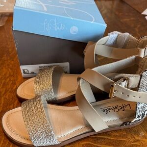 (S-12) Life Stride Women's Tan and Gold Sandals Size 6.5 M